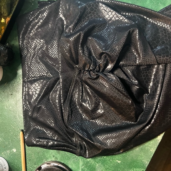 ABS2BE Snakeskin Leggings with scrunch booty - Picture 2 of 3